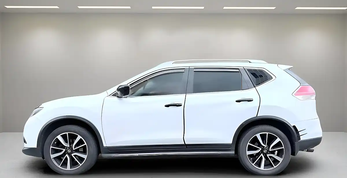 Used 2016 Nissan X-Trail N-Tec Xtron White - Interior and Exterior details 5
