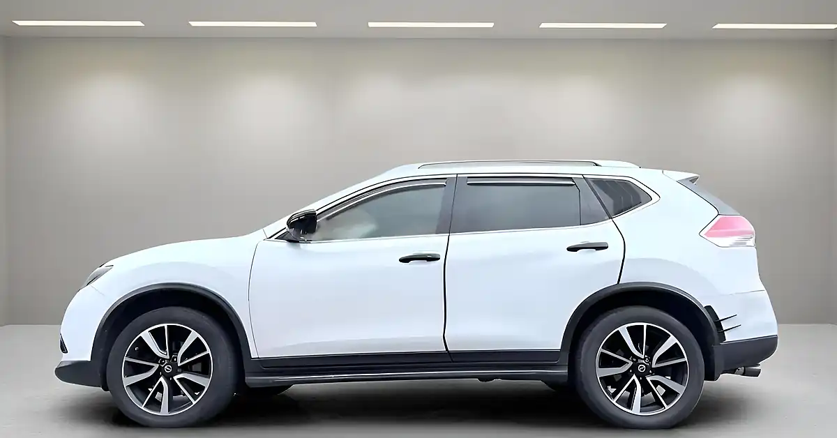 Used 2016 Nissan X-Trail N-Tec Xtron White - Interior and Exterior details 8