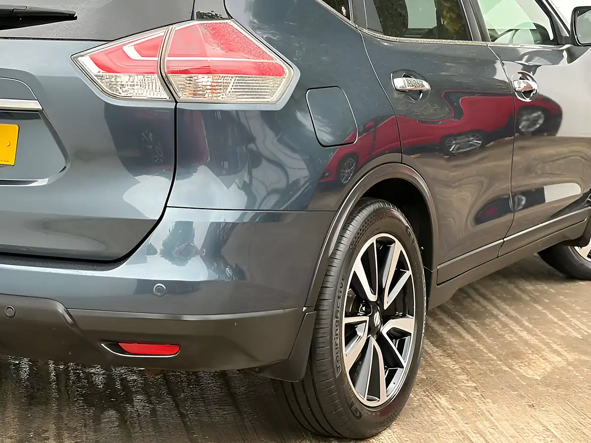 Used 2016 Nissan X-Trail Tekna Blue - Interior and Exterior details 13