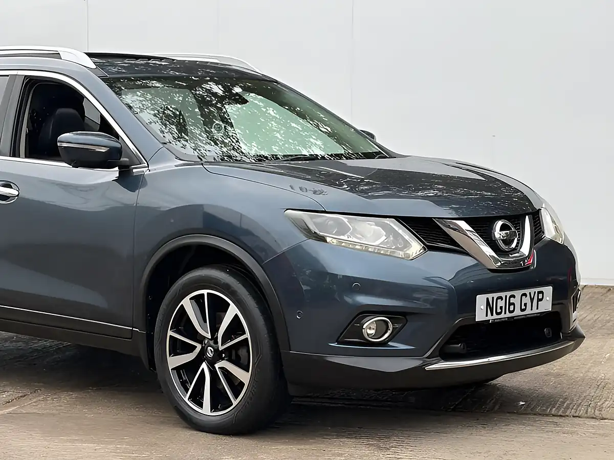 Used 2016 Nissan X-Trail Tekna Blue - Interior and Exterior details 2