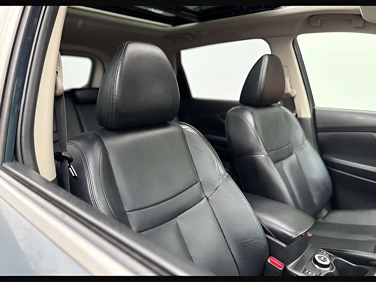Used 2016 Nissan X-Trail Tekna Blue - Interior and Exterior details 9