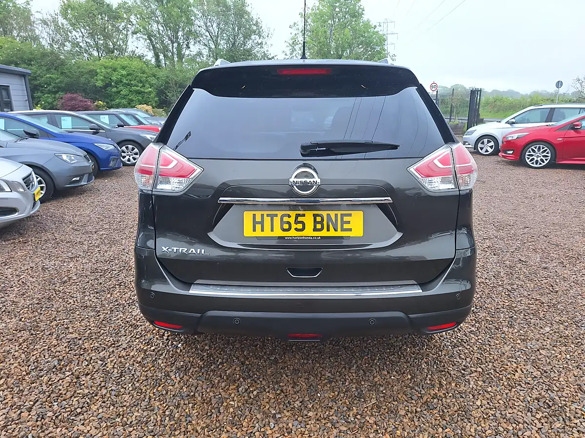 Used 2016 Nissan X-Trail Tekna Green - Interior and Exterior details 11