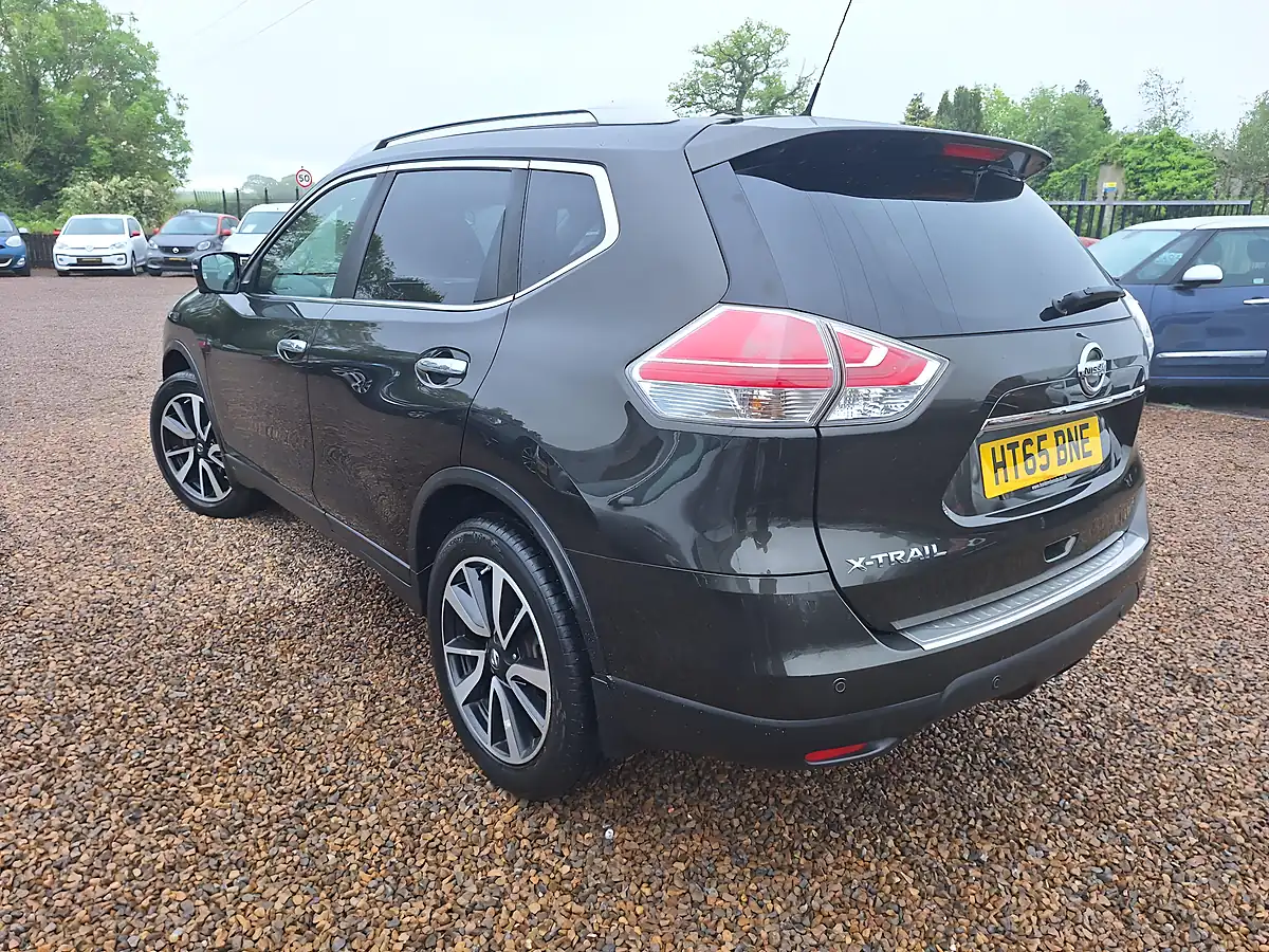 Used 2016 Nissan X-Trail Tekna Green - Interior and Exterior details 14