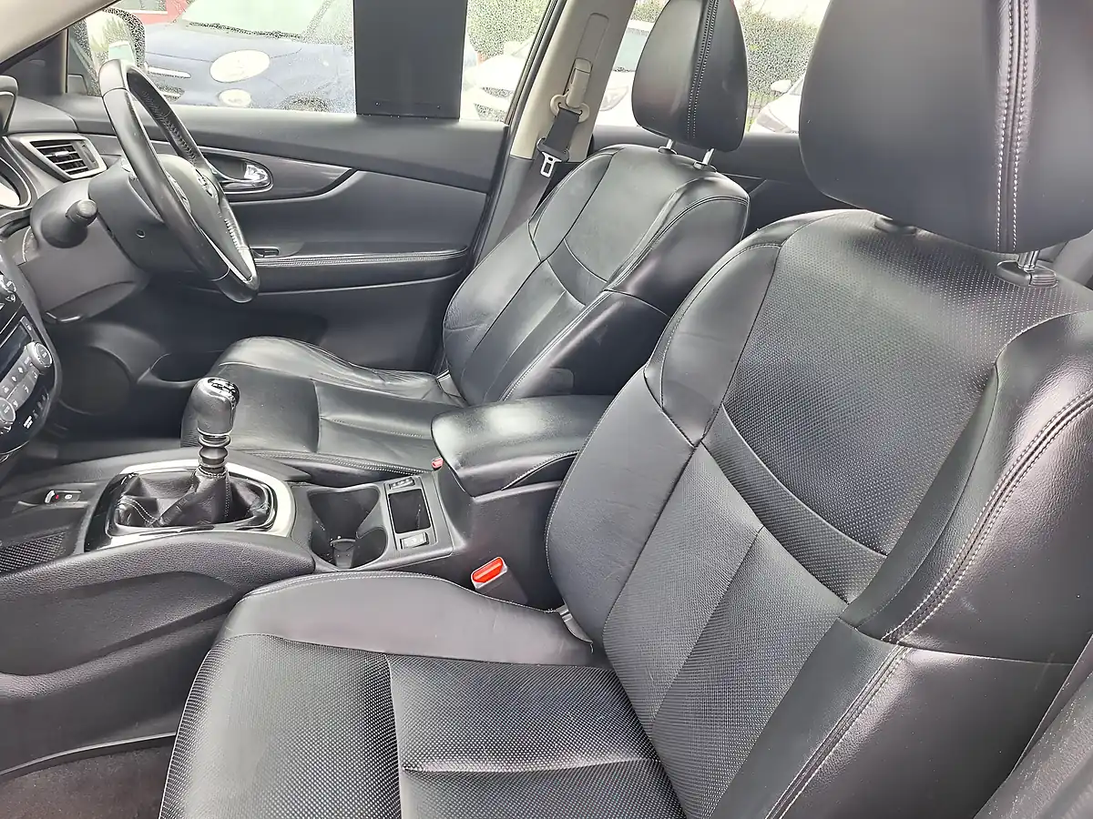 Used 2016 Nissan X-Trail Tekna Green - Interior and Exterior details 4