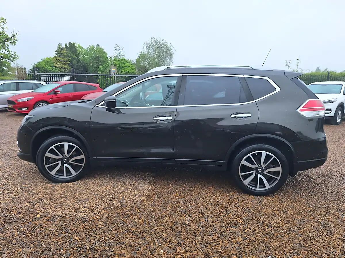 Used 2016 Nissan X-Trail Tekna Green - Interior and Exterior details 6