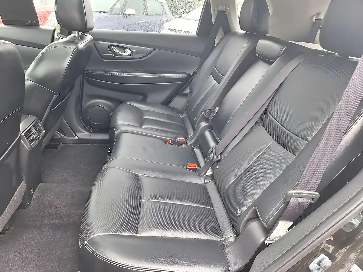 Used 2016 Nissan X-Trail Tekna Green - Interior and Exterior details 8