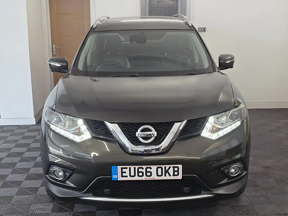Used 2016 Nissan X-Trail Tekna Green - Interior and Exterior details 2