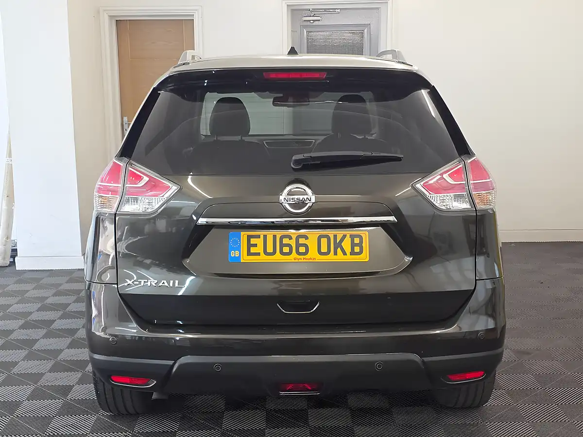Used 2016 Nissan X-Trail Tekna Green - Interior and Exterior details 5