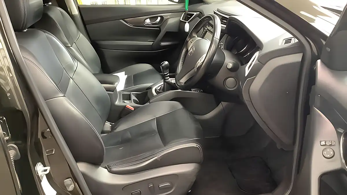 Used 2016 Nissan X-Trail Tekna Green - Interior and Exterior details 7