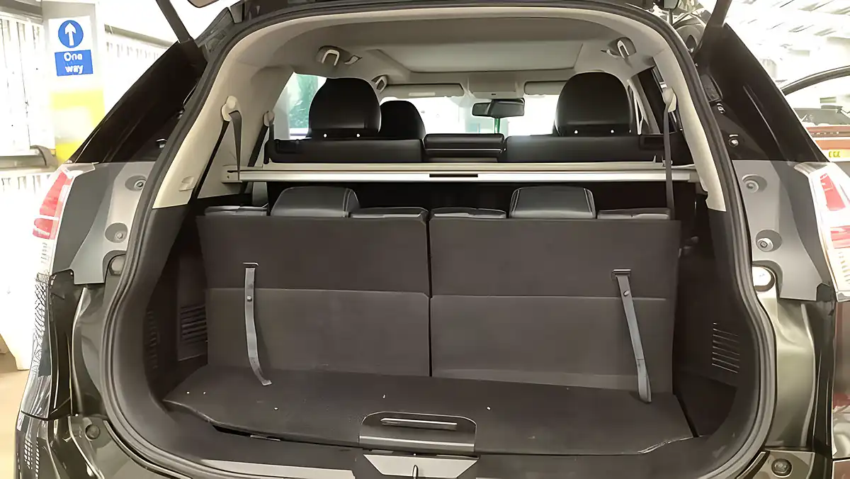 Used 2016 Nissan X-Trail Tekna Green - Interior and Exterior details 8