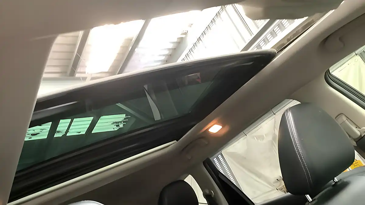 Used 2016 Nissan X-Trail Tekna Green - Interior and Exterior details 9