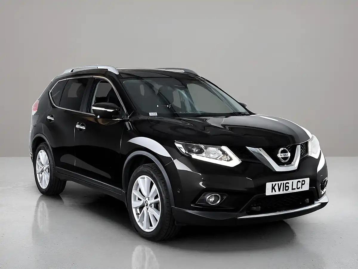 Used 2016 Nissan X-Trail Tekna Green - Front View