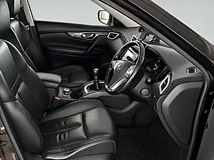 Used 2016 Nissan X-Trail Tekna Green - Interior and Exterior details 2