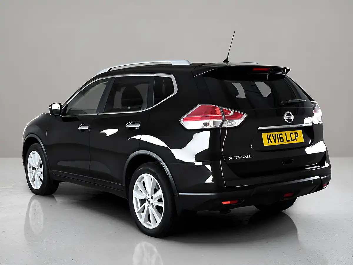 Used 2016 Nissan X-Trail Tekna Green - Interior and Exterior details 4