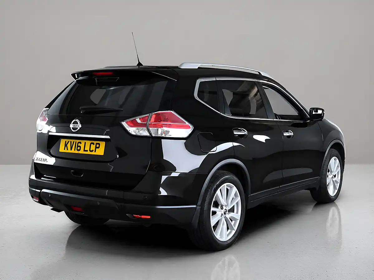 Used 2016 Nissan X-Trail Tekna Green - Interior and Exterior details 6