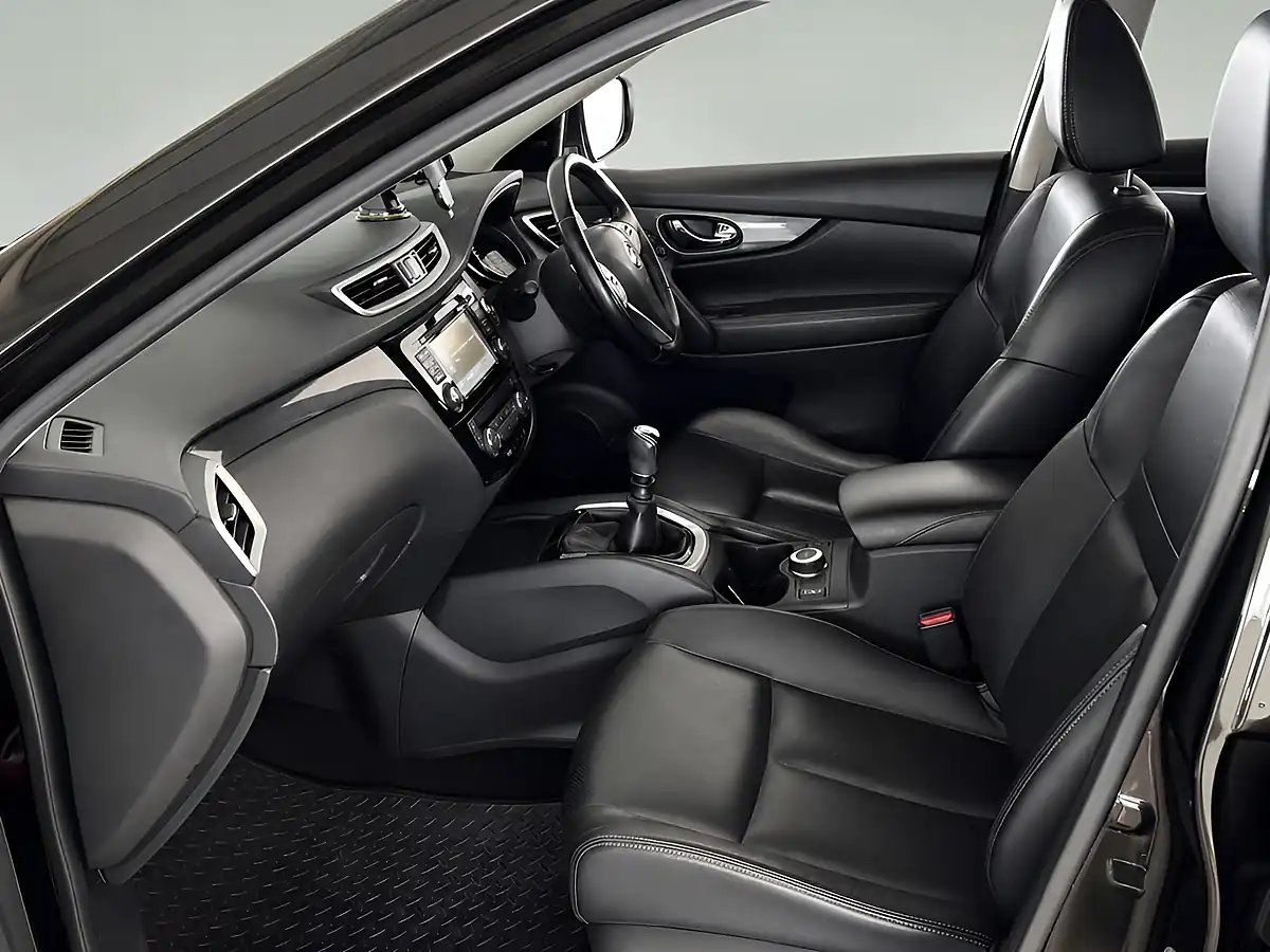 Used 2016 Nissan X-Trail Tekna Green - Interior and Exterior details 7