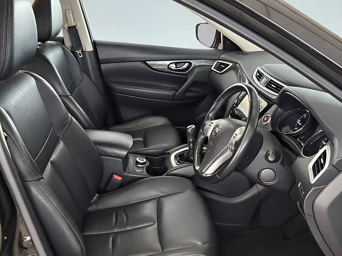 Used 2016 Nissan X-Trail Tekna Green - Interior and Exterior details 2