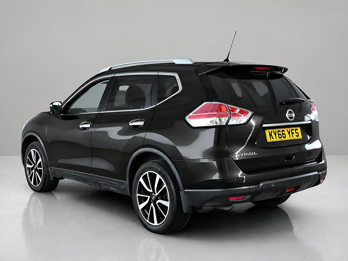Used 2016 Nissan X-Trail Tekna Green - Interior and Exterior details 4