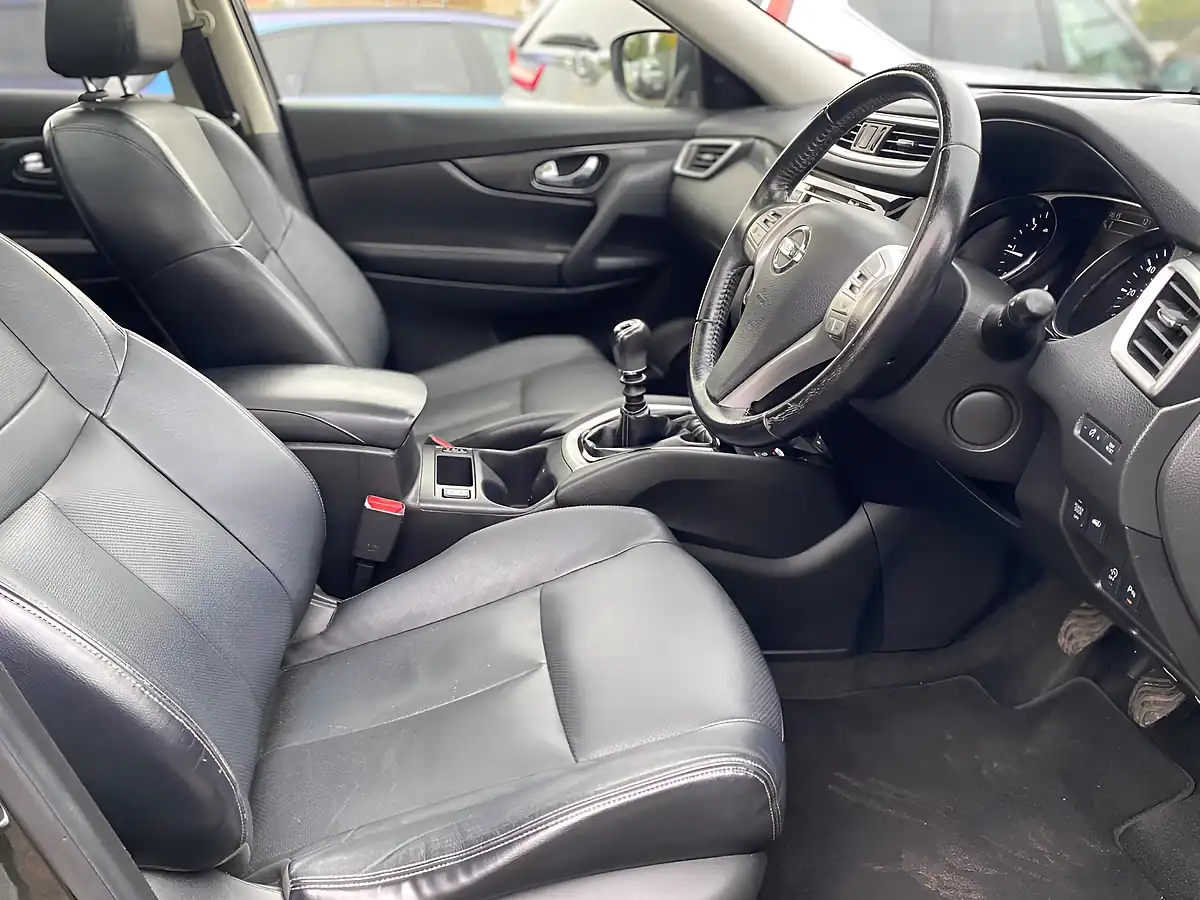Used 2016 Nissan X-Trail Tekna Green - Interior and Exterior details 12