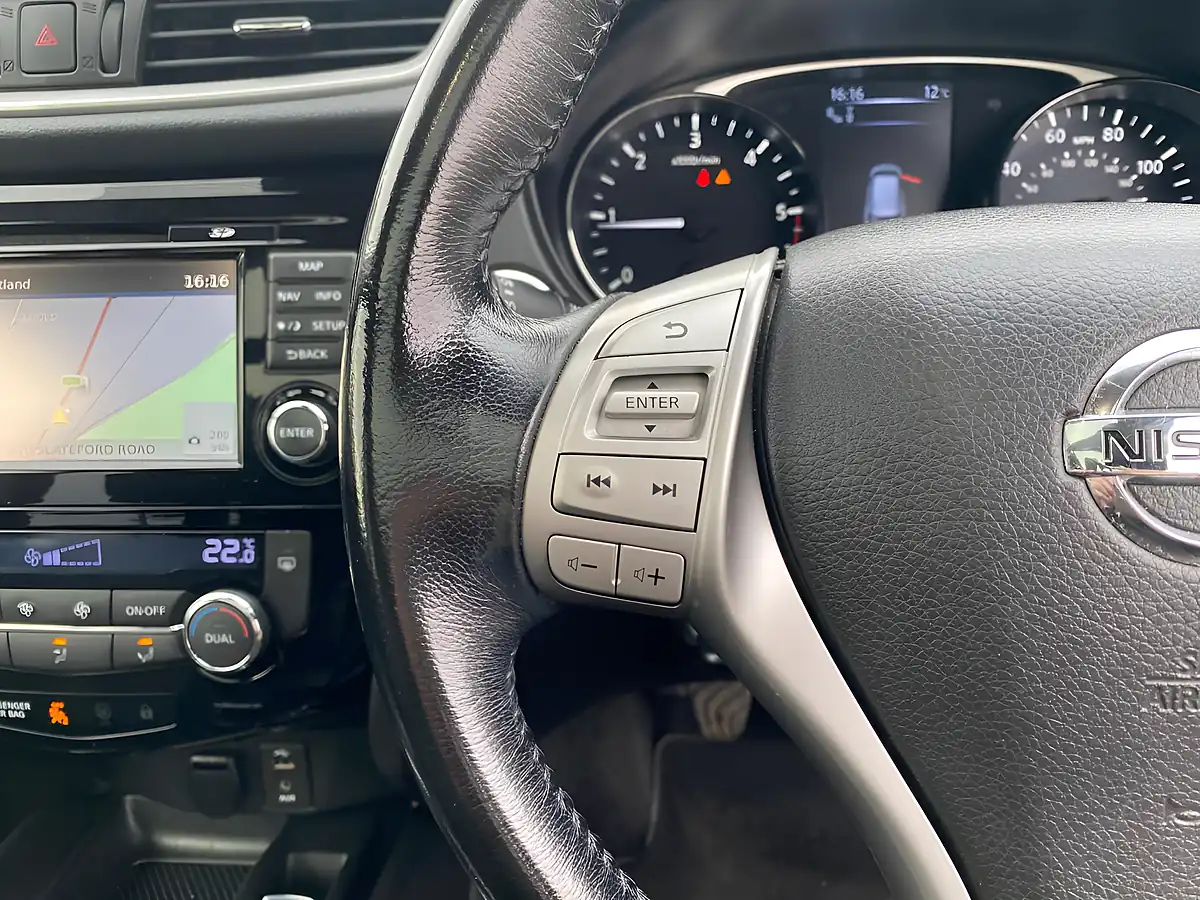 Used 2016 Nissan X-Trail Tekna Green - Interior and Exterior details 13