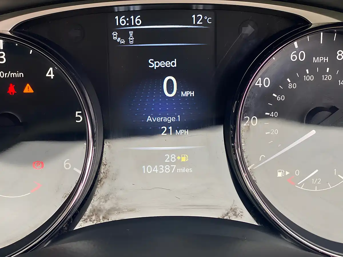 Used 2016 Nissan X-Trail Tekna Green - Interior and Exterior details 14