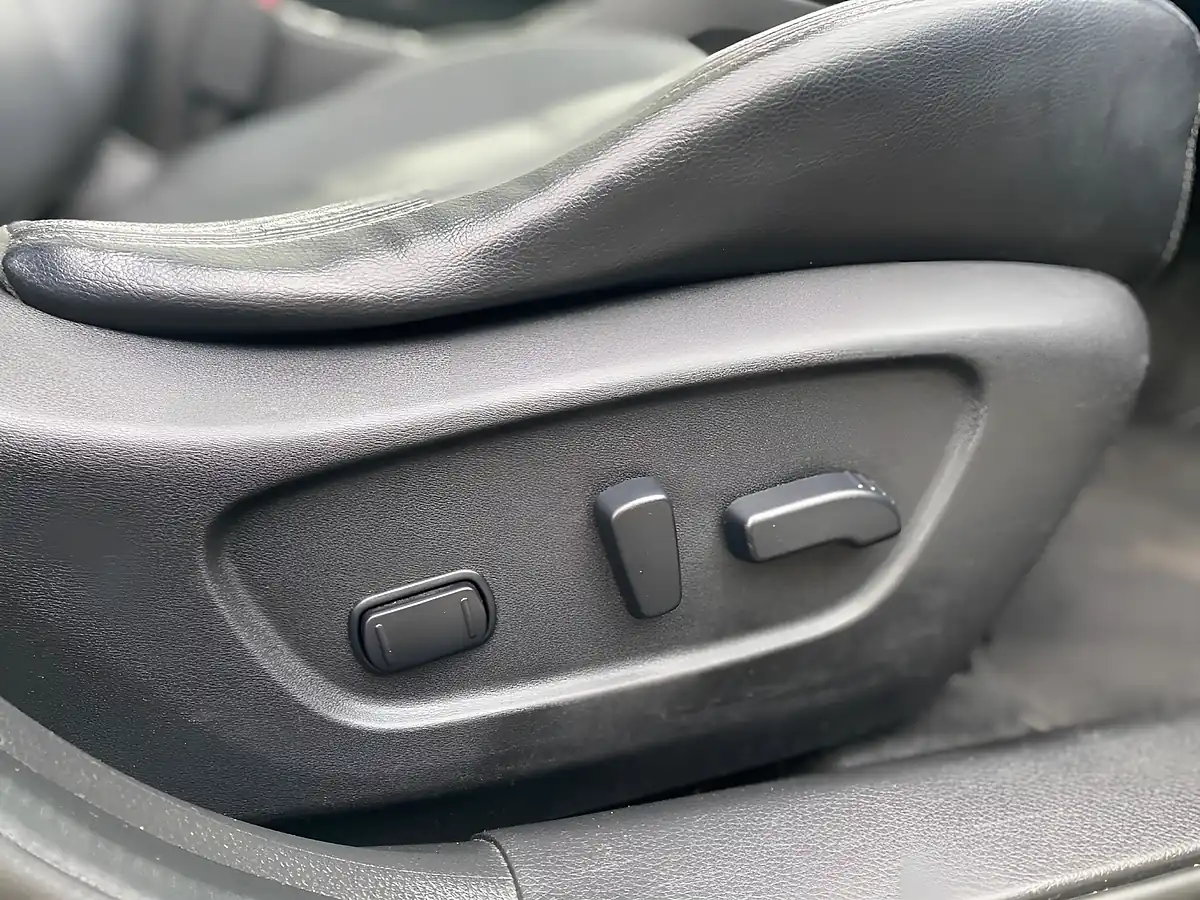 Used 2016 Nissan X-Trail Tekna Green - Interior and Exterior details 18