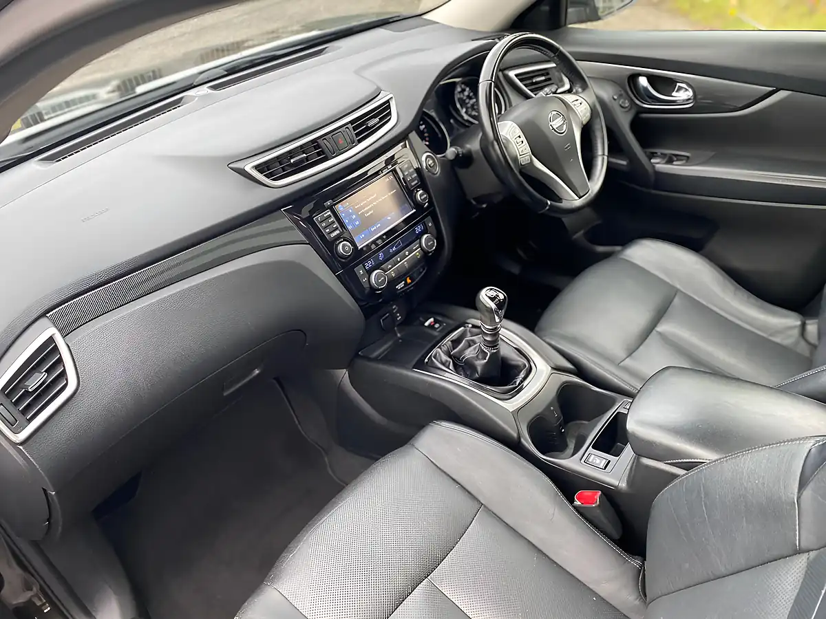 Used 2016 Nissan X-Trail Tekna Green - Interior and Exterior details 5