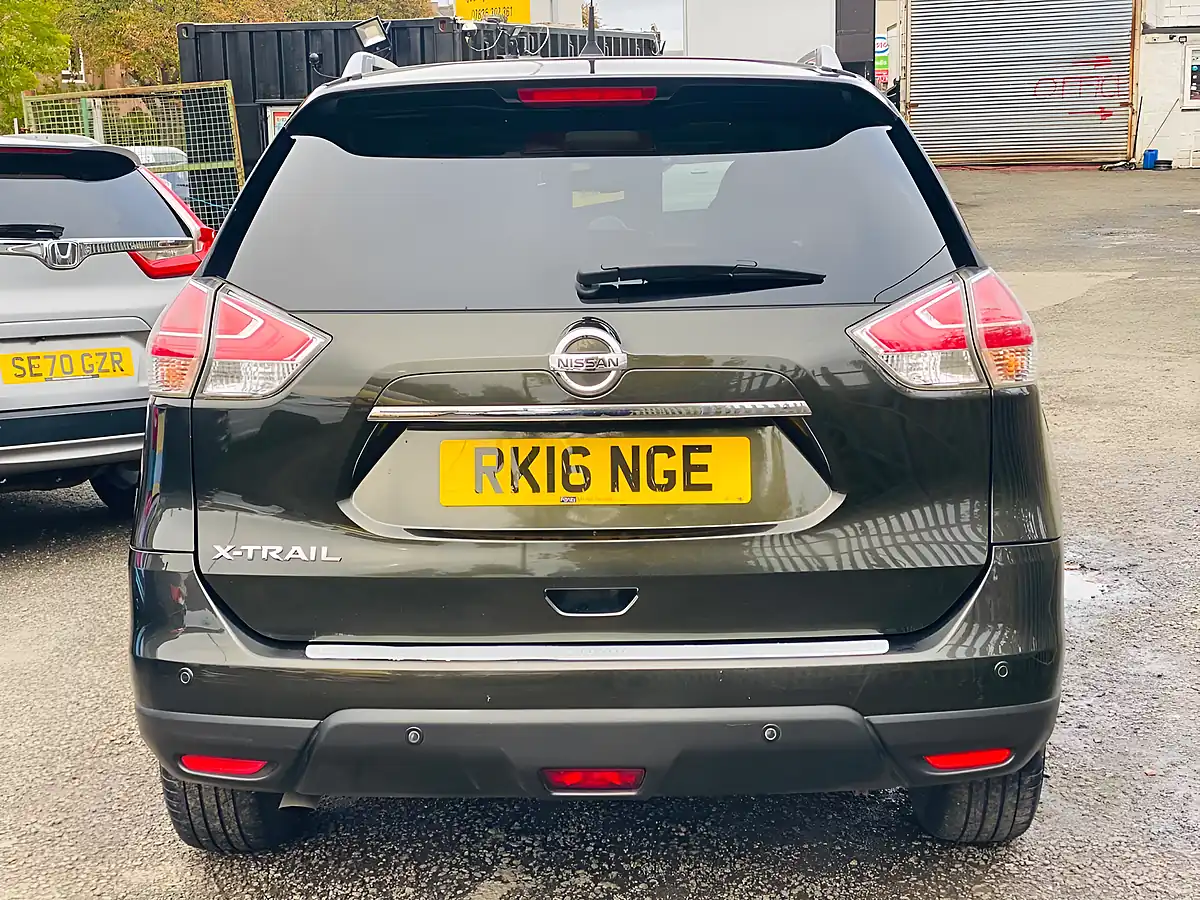 Used 2016 Nissan X-Trail Tekna Green - Interior and Exterior details 8