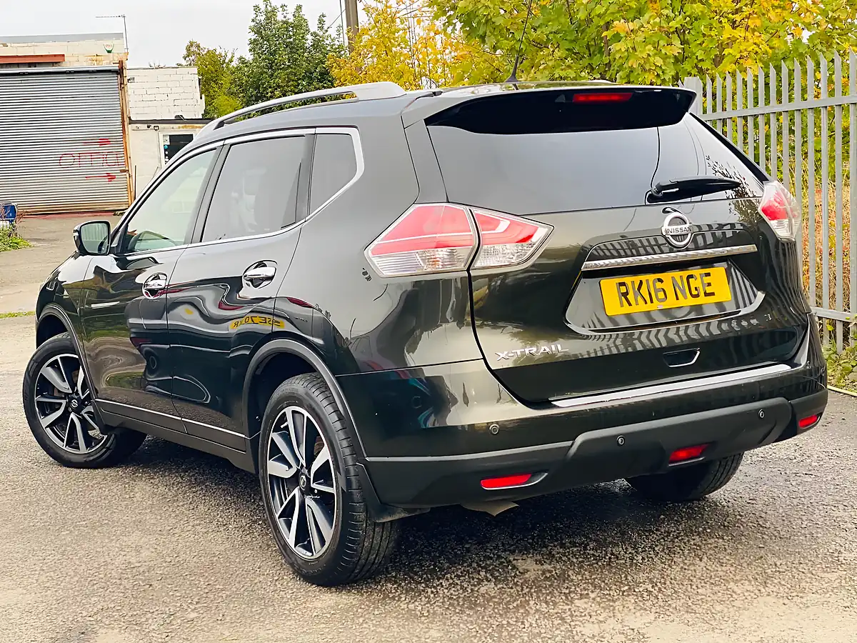 Used 2016 Nissan X-Trail Tekna Green - Interior and Exterior details 9