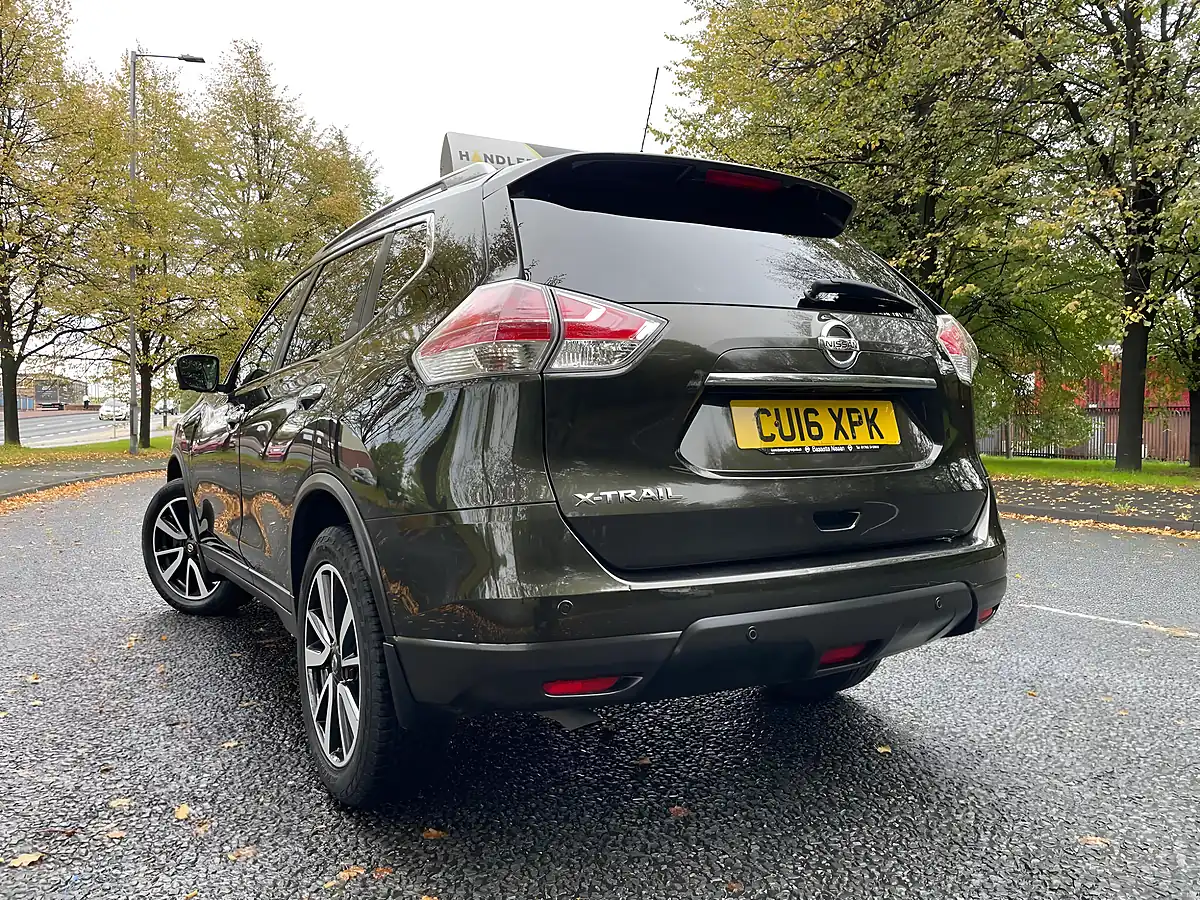Used 2016 Nissan X-Trail Tekna Green - Interior and Exterior details 11