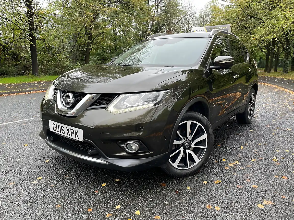 Used 2016 Nissan X-Trail Tekna Green - Interior and Exterior details 12