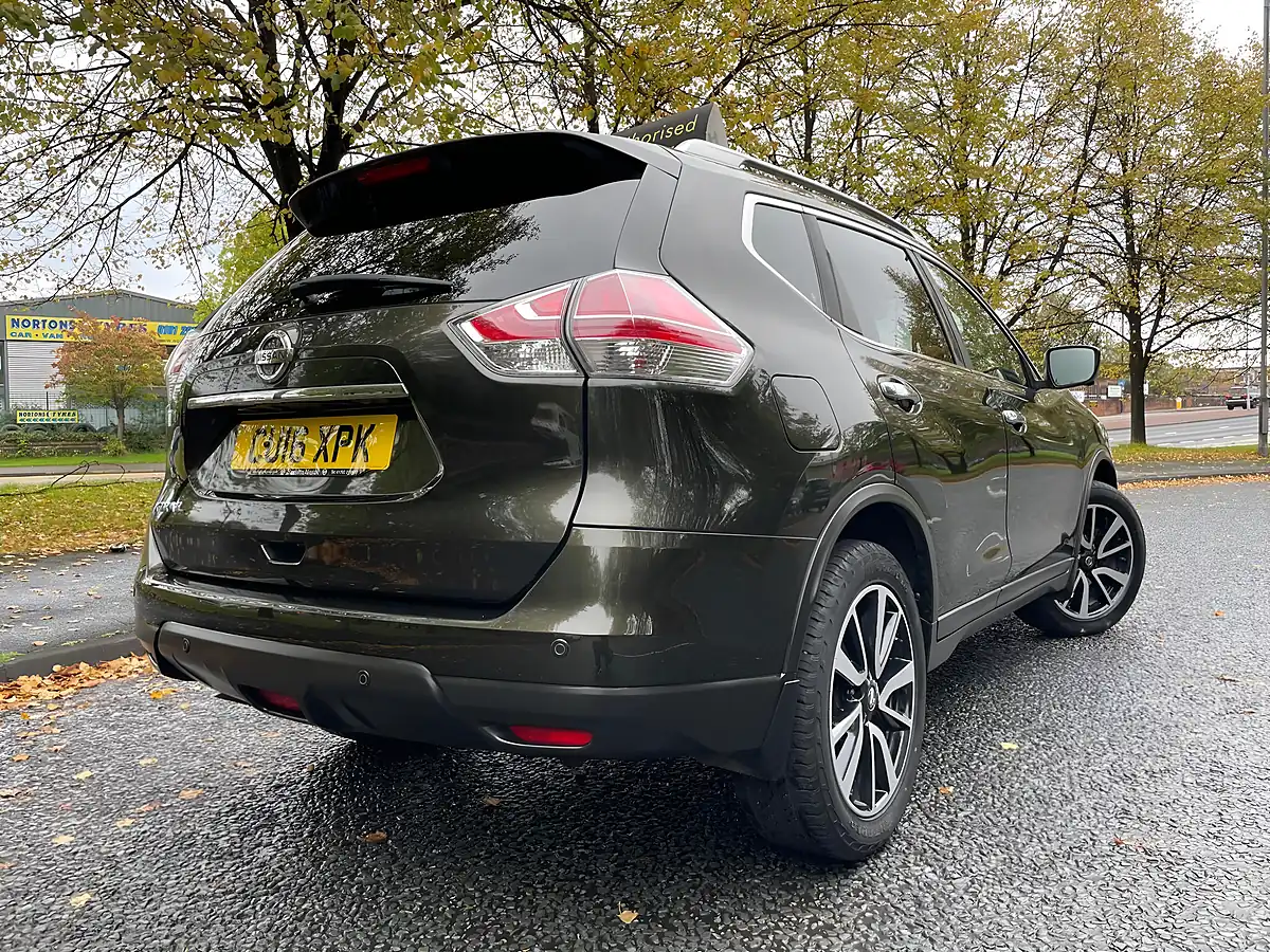 Used 2016 Nissan X-Trail Tekna Green - Interior and Exterior details 13