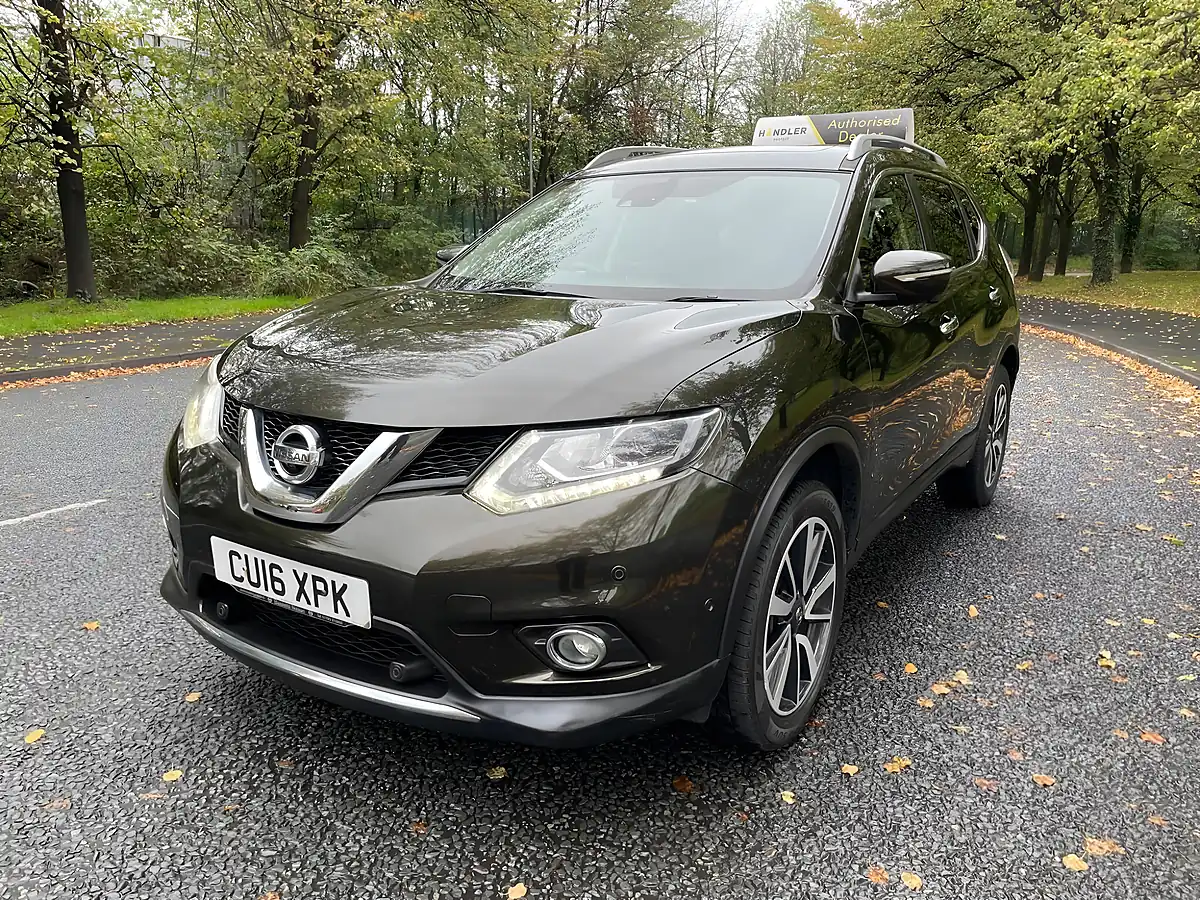 Used 2016 Nissan X-Trail Tekna Green - Interior and Exterior details 4