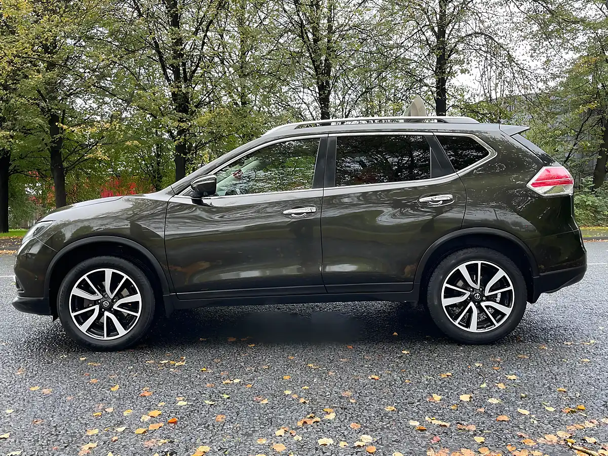 Used 2016 Nissan X-Trail Tekna Green - Interior and Exterior details 5