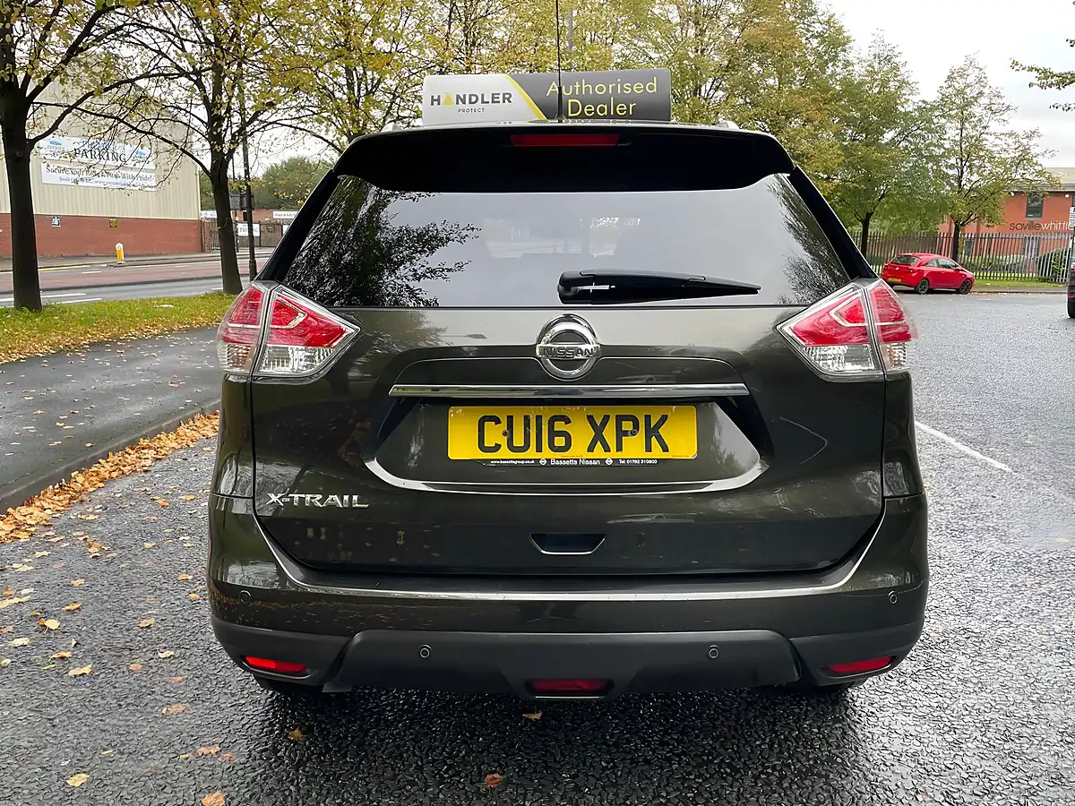 Used 2016 Nissan X-Trail Tekna Green - Interior and Exterior details 7
