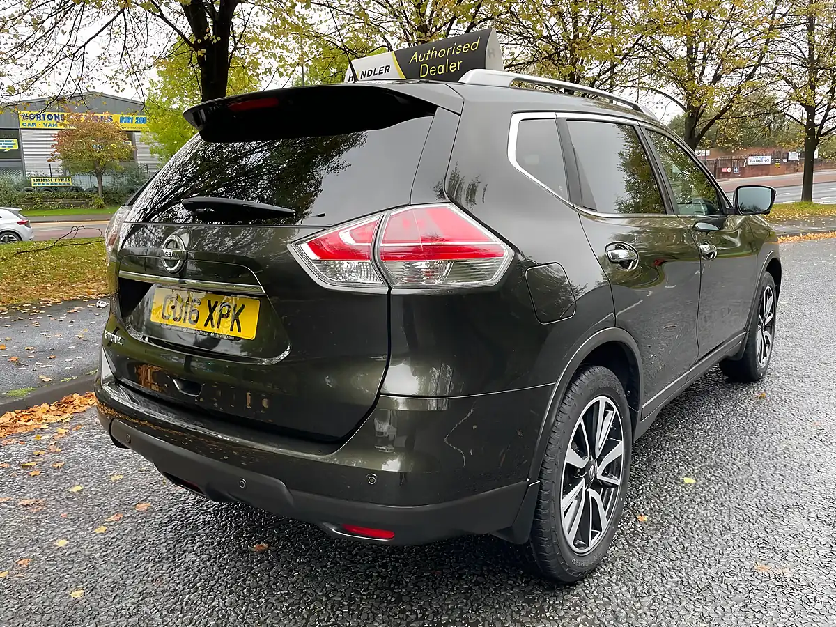 Used 2016 Nissan X-Trail Tekna Green - Interior and Exterior details 8