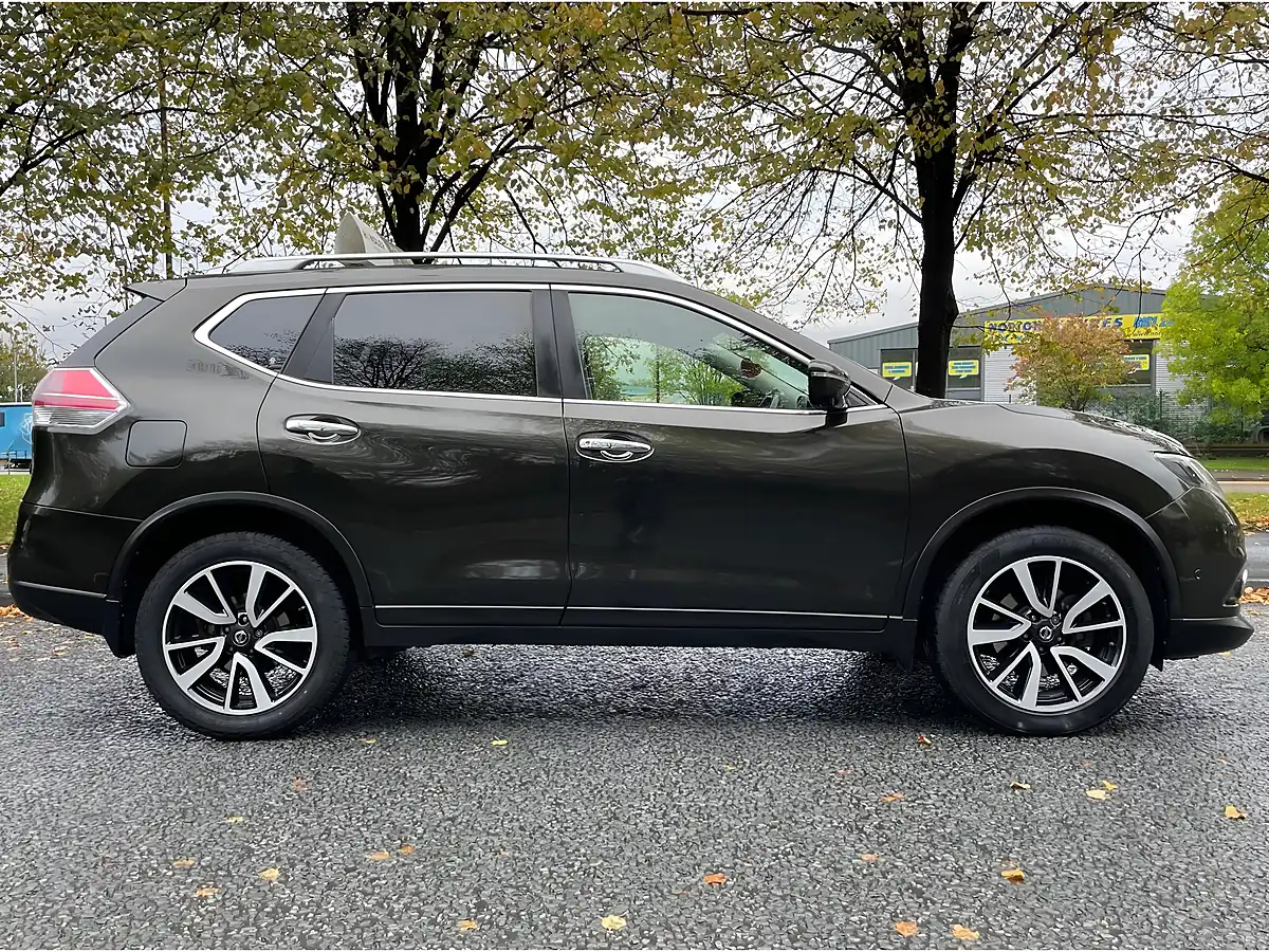 Used 2016 Nissan X-Trail Tekna Green - Interior and Exterior details 9