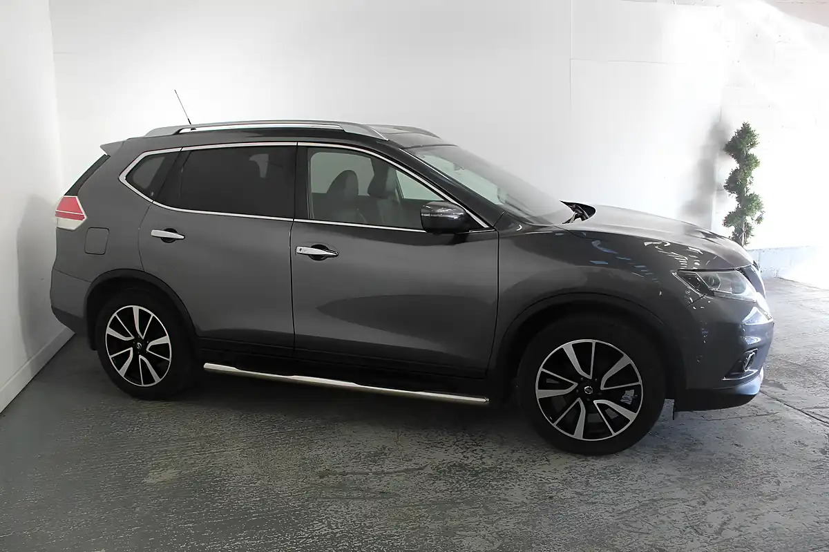 Used 2016 Nissan X-Trail Tekna Grey - Interior and Exterior details 3