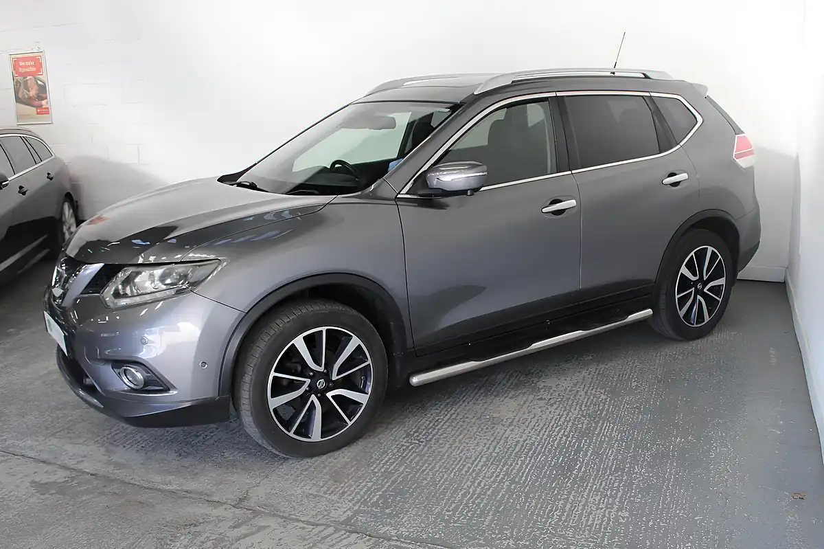 Used 2016 Nissan X-Trail Tekna Grey - Interior and Exterior details 4
