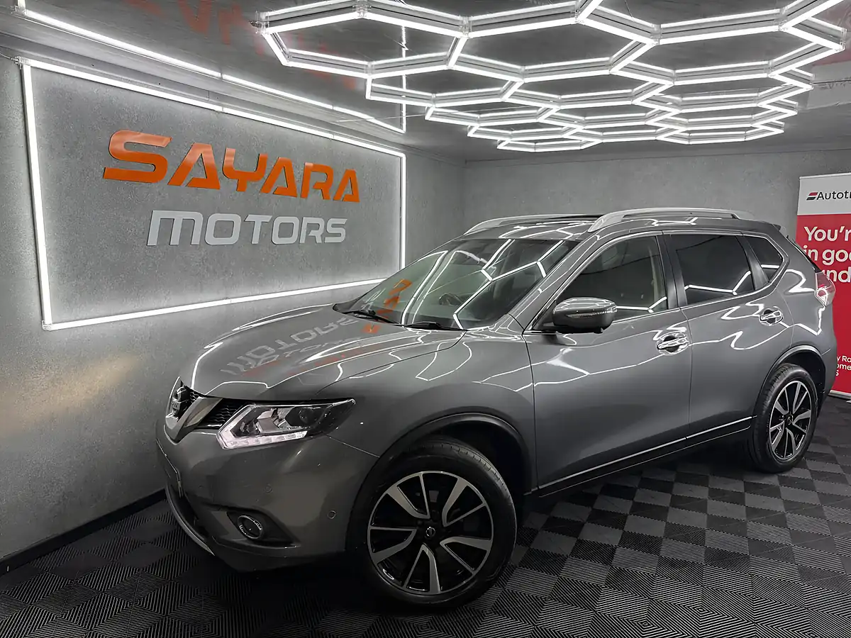 Used 2016 Nissan X-Trail Tekna Grey - Front View