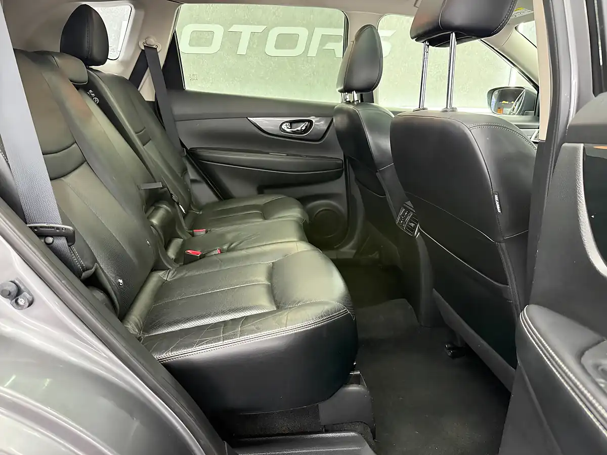 Used 2016 Nissan X-Trail Tekna Grey - Interior and Exterior details 16