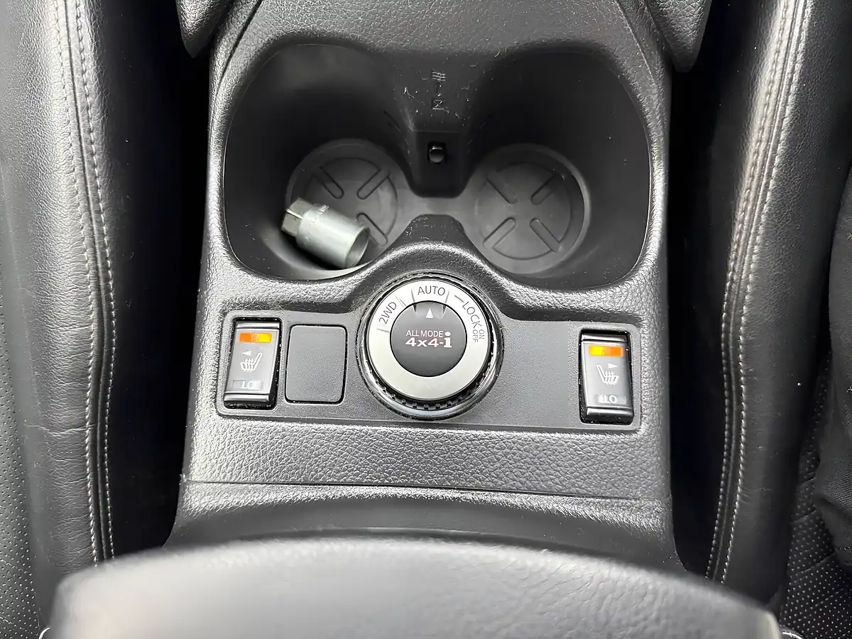 Used 2016 Nissan X-Trail Tekna Grey - Interior and Exterior details 18