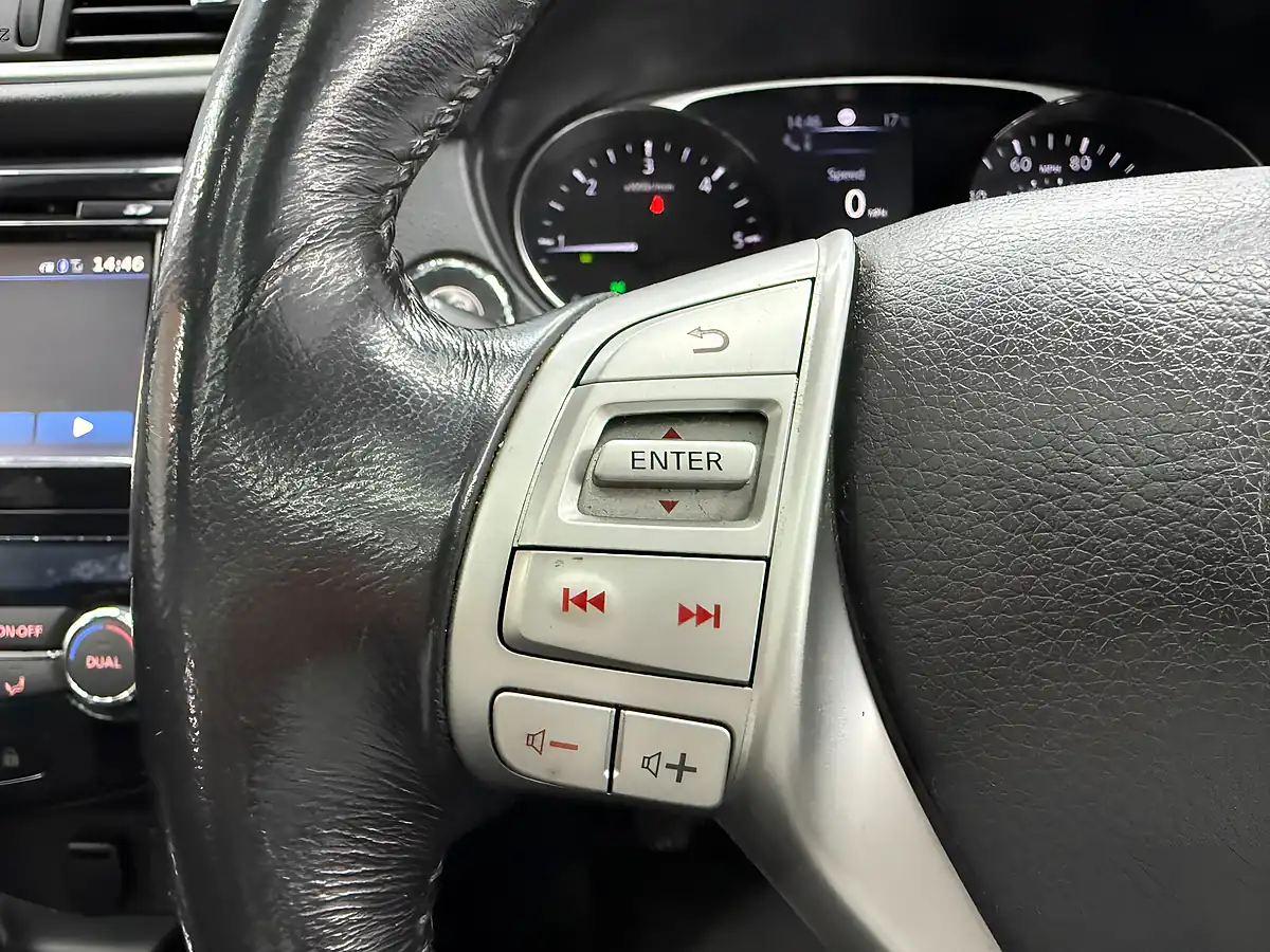 Used 2016 Nissan X-Trail Tekna Grey - Interior and Exterior details 19