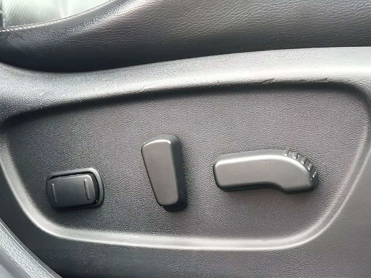 Used 2016 Nissan X-Trail Tekna Gun Metallic - Interior and Exterior details 12
