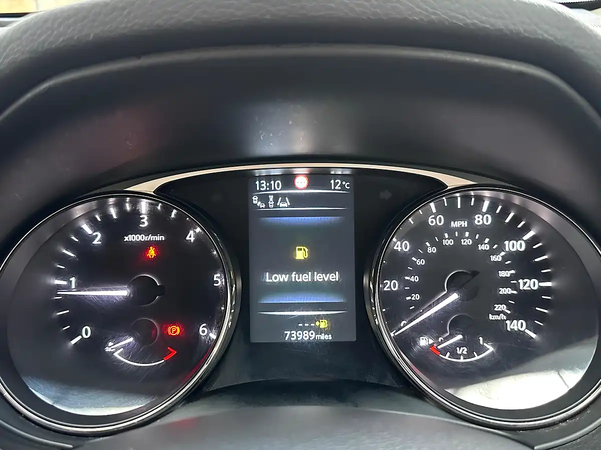 Used 2016 Nissan X-Trail Tekna Gunmetal Grey - Interior and Exterior details 16
