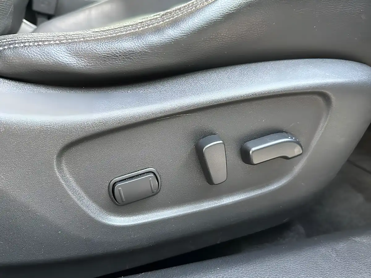 Used 2016 Nissan X-Trail Tekna Gunmetal Grey - Interior and Exterior details 18