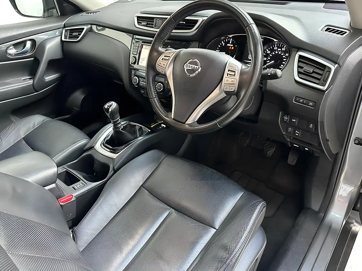 Used 2016 Nissan X-Trail Tekna Gunmetal Grey - Interior and Exterior details 3
