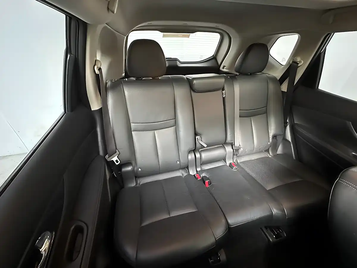 Used 2016 Nissan X-Trail Tekna Gunmetal Grey - Interior and Exterior details 7
