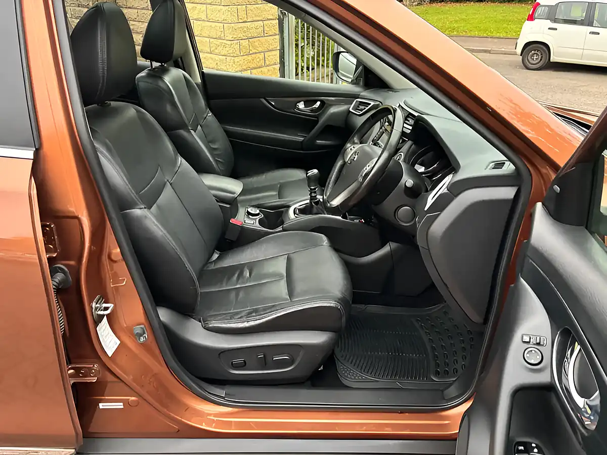 Used 2016 Nissan X-Trail Tekna Orange - Interior and Exterior details 11
