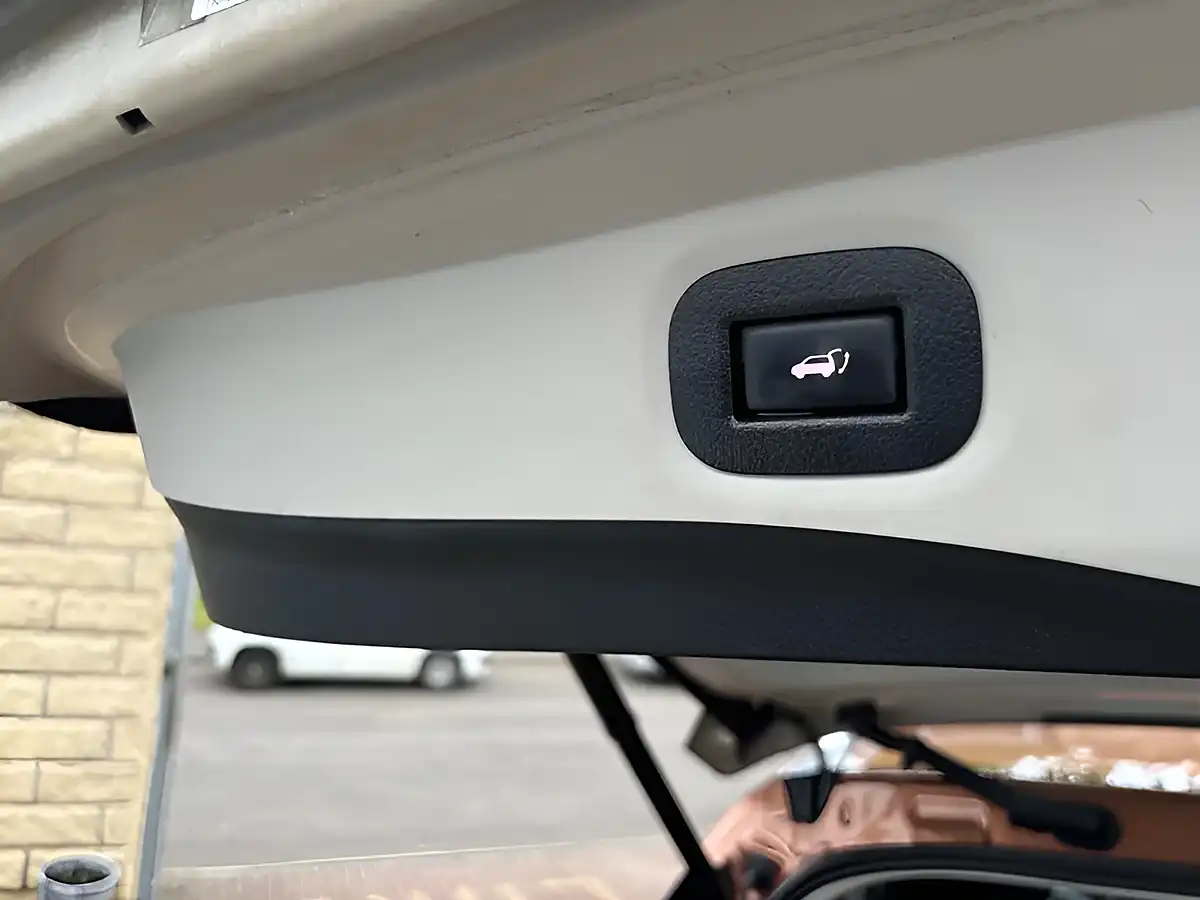 Used 2016 Nissan X-Trail Tekna Orange - Interior and Exterior details 13